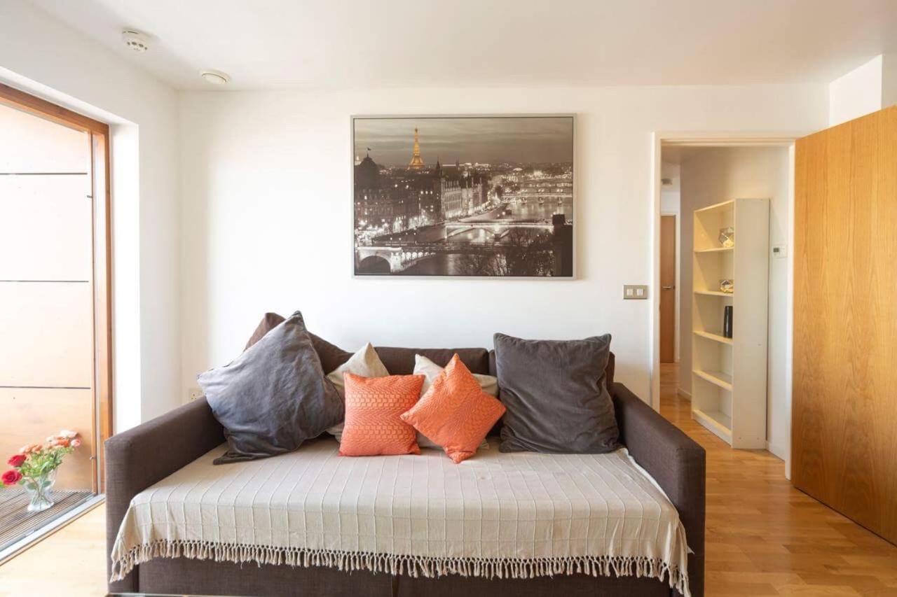 Room With Private Bathroom In A Modern Two Bedroom Two Bathroom Flat London Luaran gambar