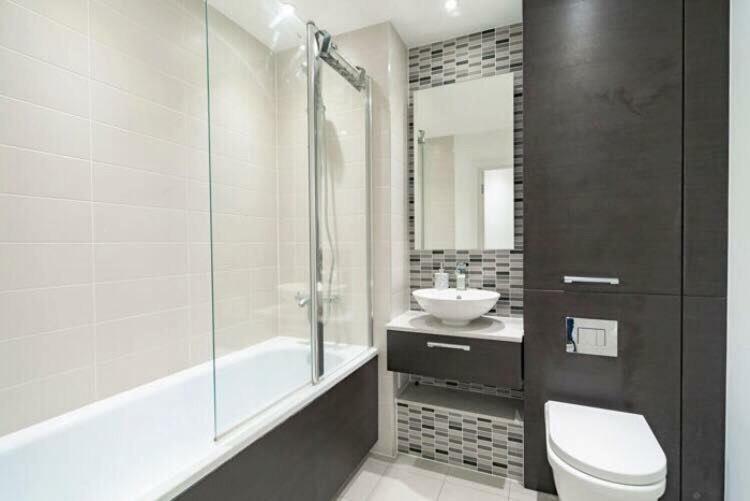 Room With Private Bathroom In A Modern Two Bedroom Two Bathroom Flat London Luaran gambar