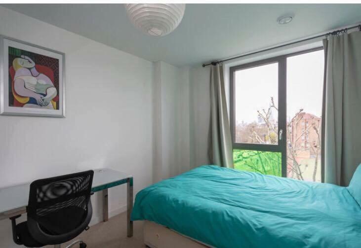 Room With Private Bathroom In A Modern Two Bedroom Two Bathroom Flat London Luaran gambar